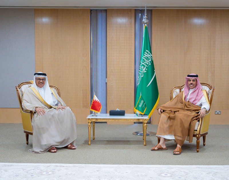 وزير الخارجية يجتمع مع وزير الخارجية في المملكة العربية السعودية الشقيقة