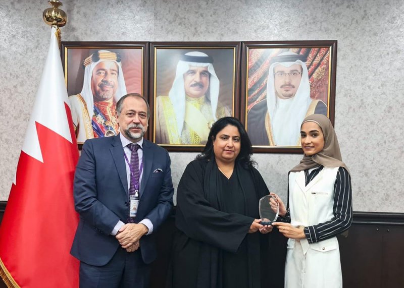 الدكتورة طيبة الأدرج الأولى على دفعة 2022 بجامعة البحرين الطبية