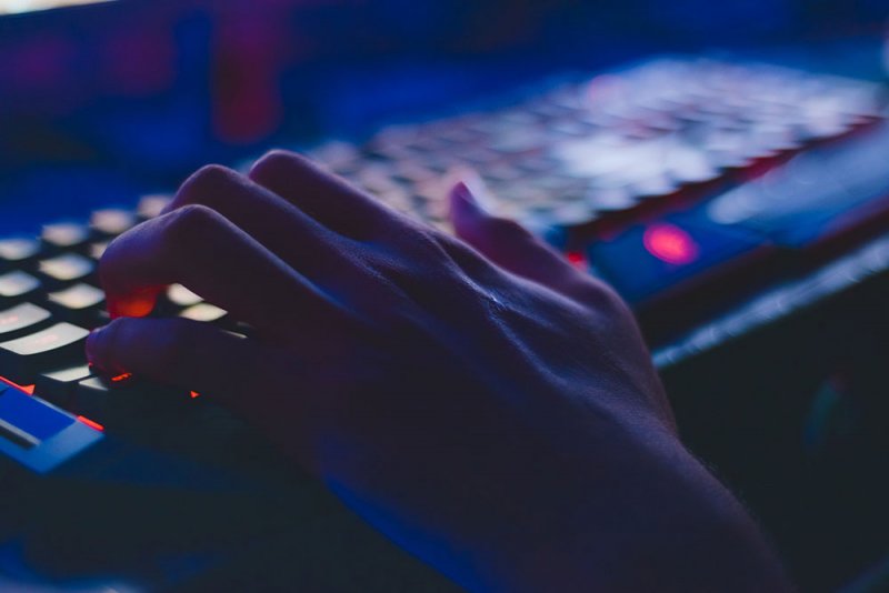 بسبب "هجوم إلكتروني".. دولة تقطع علاقتها الدبلوماسية مع إيران