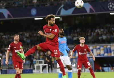 نابولي يقصم ظهر ليفربول برباعية مذلة