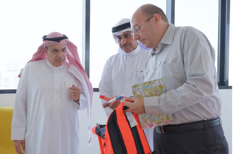 “نسيج” تساهم في توفير المستلزمات المدرسية لـ 100 طالب وطالبة