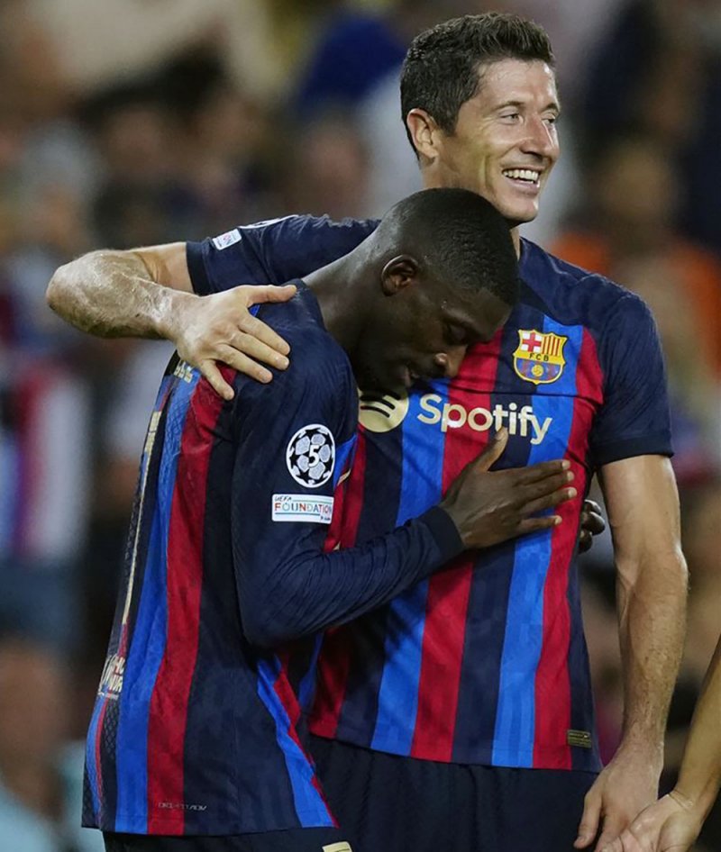 برشلونة يفترس فيكتوريا بلزن في ليلة توهج ليفاندوفسكي