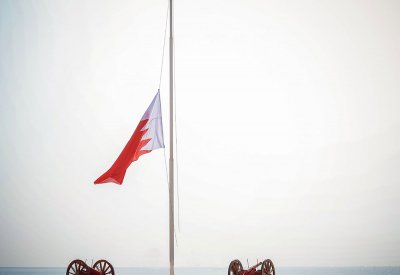 تنكيس الاعلام حدادا على وفاة الملكة اليزابيث الثانية