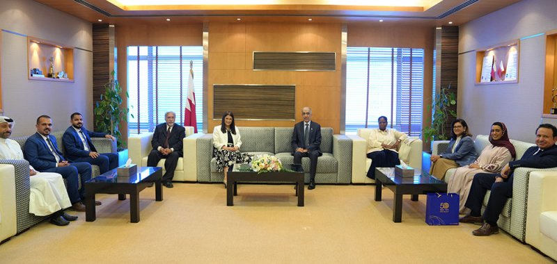 وزير الأشغال يستقبل رئيس وأعضاء جمعية المهندسين البحرينية