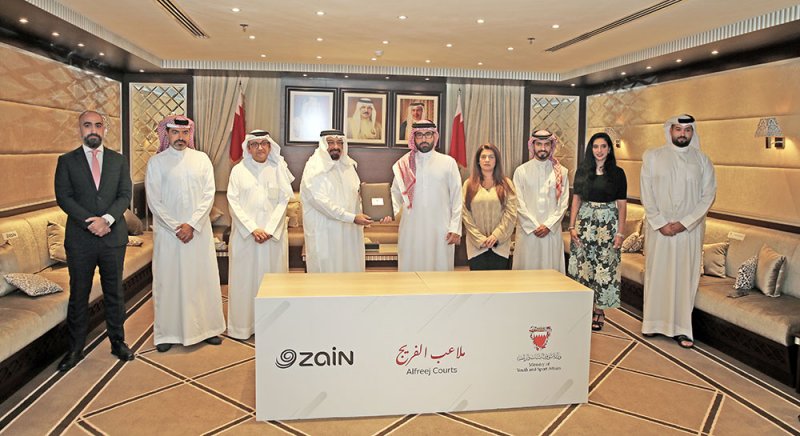 وزارة الشباب والرياضة و "زين البحرين" يوقعان اتفاقية إنشاء ملاعب الفريج