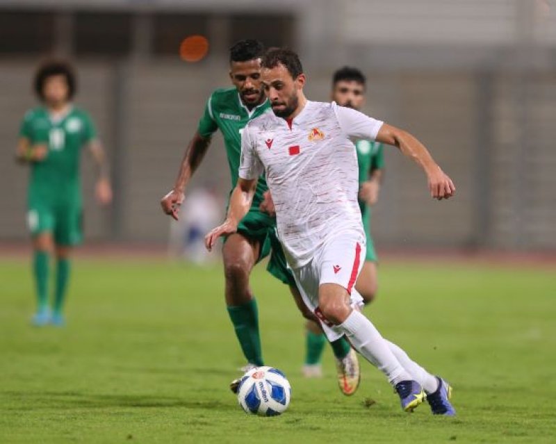 البحرين يتعادل مع الرفاع الشرقي إيجابًا