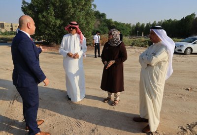 النعيمي يتفقد مواقف سيارات الطلبة المؤقت في جامعة البحرين 