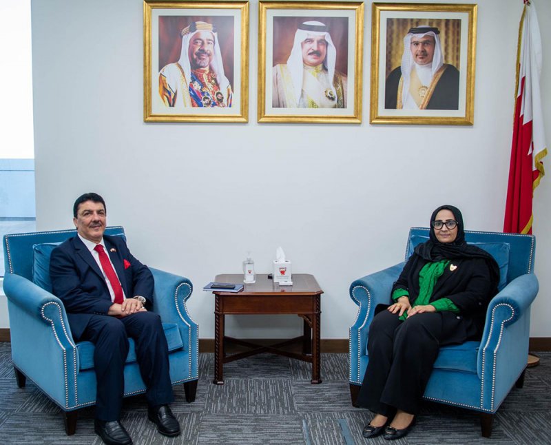 وزيرة الصحة تبحث تعزيز التعاون المشترك بين البحرين والعراق في القطاع الصحي