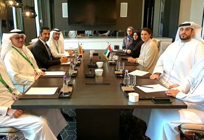 وزير شئون البلديات يبحث التعاون المشترك مع وزيرة التغير المناخي والبيئة الإماراتية 