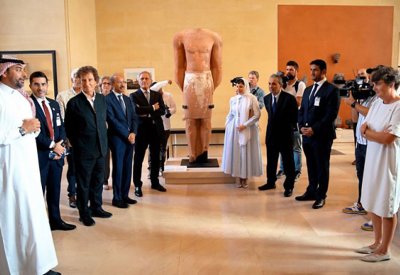 بالفيديو: متحف اللوفر بباريس يعرض تمثال أثري لملك عربي قديم من منطقة العُلا السعودية