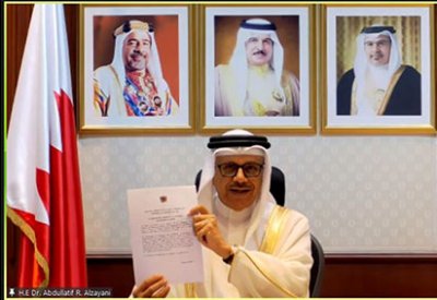 سعادة وزير الخارجية يتسلم نسخًا من أوراق اعتماد عدد من سفراء الدول المعينين لدى مملكة البحرين