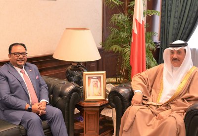 حميدان يبحث تعزيز التعاون العمالي مع السفير الماليزي