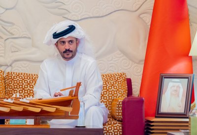 خالد بن حمد يستقبل رئيس وأعضاء مجلس نادي المحرق