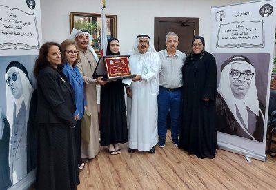 تسليم جائزة "المربي أحمد العمران" لخريجي الثانوية الأوائل