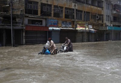 عدد ضحايا فيضانات باكستان يرتفع إلى نحو 1500