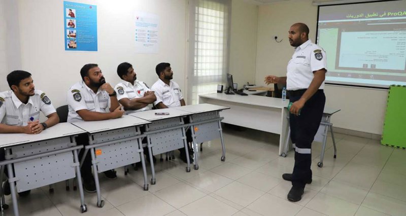 إدارة العمليات بمركز الإسعاف الوطني تقوم بتأهيل مدربين من منسوبيها لتدريب متلقي البلاغات