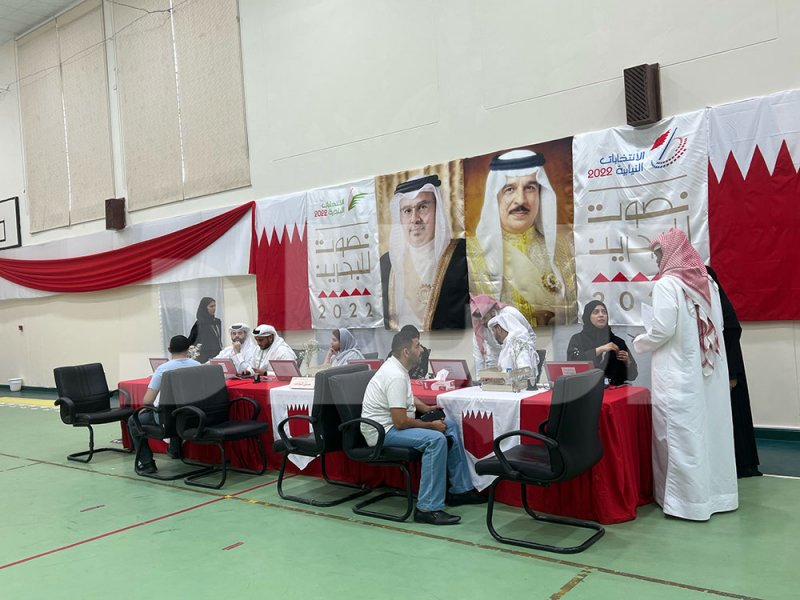 تدفق المواطنين على اشرافية المحرق منذ الدقائق الأولى
