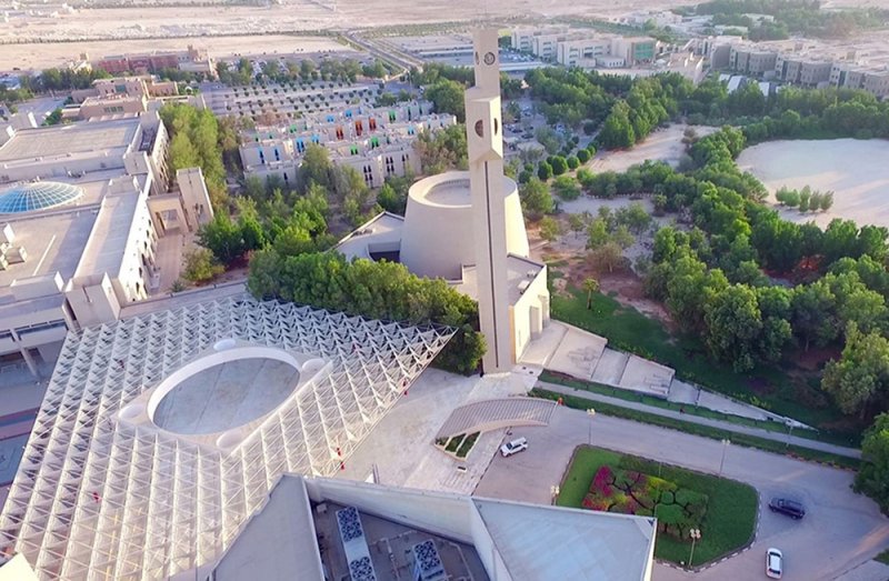 طلبة الآداب وإدارة الأعمال في جامعة البحرين سيدرسون إلكترونياً مدة أسبوعين
