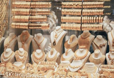 الذهب يسجل أكبر انخفاض منذ 3 سنوات وسط تواضع الطلب