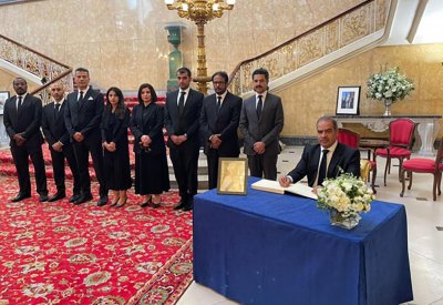 سفير البحرين لدى المملكة المتحدة يقدم التعازي في وفاة جلالة الملكة اليزابيث الثانية 