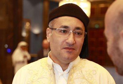 طبيب “صدرية” ليبي عالج ألف مريض بلا مقابل