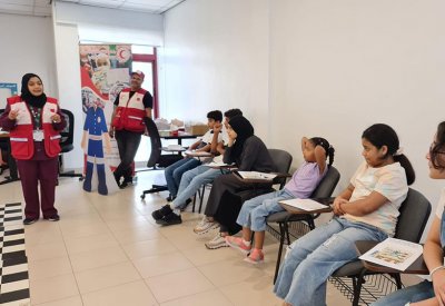 الهلال الأحمر البحريني يدرب الناشئة على تقديم الإسعافات الأولية