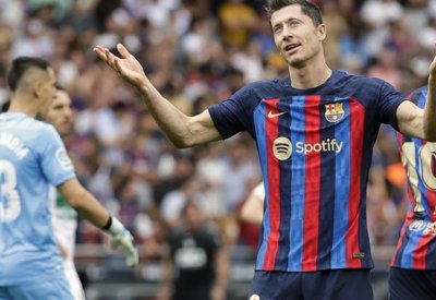 ليفاندوفسكي يقود برشلونة للفوز علي إلتشي بثلاثية
