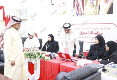 بوعنق يدرج اسم ابنته بدائرة قلالي