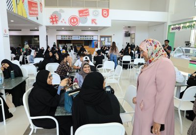 رئيسة جامعة البحرين تتفقد سير اليوم الأكاديمي الأول