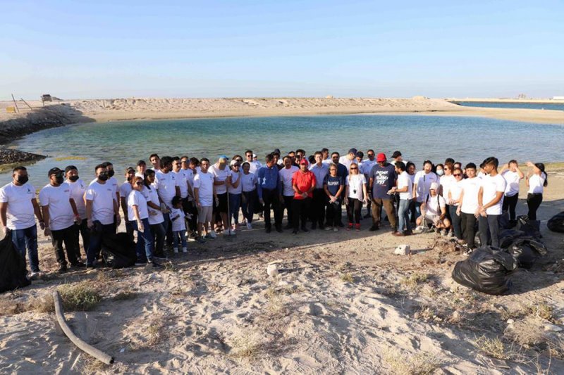 محافظة العاصمة تنظم حملة لتنظيف السواحل بضاحية السيف