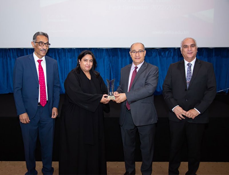 الامين العام لمجلس التعليم العالي ترعى حفل الطلبة المستجدين بالجامعة الأهلية
