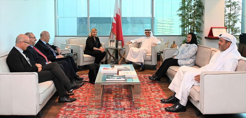 وزير الصناعة يجري مباحثات ثنائية مع وزيرة الاقتصاد والصناعة الإسرائيلية