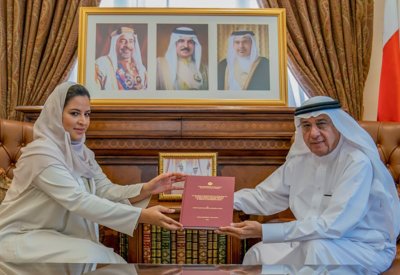 مستشار جلالة الملك لشؤون الإعلام يتسلم نسخة من رسالة الماجستير للباحثة مروة التركي