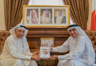 مستشار جلالة الملك لشؤون الإعلام يتسلم نسخة من كتاب الباحث حسن البنفلاح