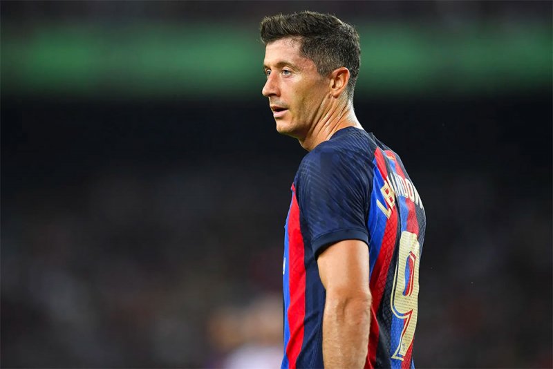 ليفاندوفسكي: لم أتوقع تصرف جمهور برشلونة
