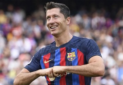 ليفاندوفسكي: الطريق للكرة الذهبية أقصر في برشلونة