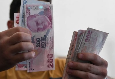 الليرة التركية تهوي لمستوى تاريخي بعد خفض مفاجئ للفائدة