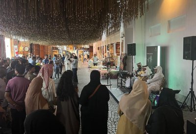 السياحة" تحتفي باليوم الوطني السعودي في سوق المنامة