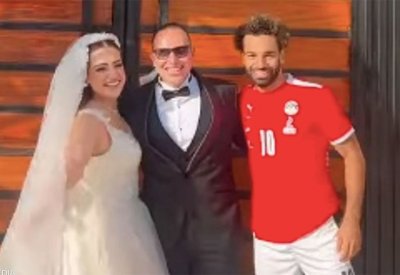 مفاجأة من محمد صلاح لعروسين في فندق إقامة الفراعنة
