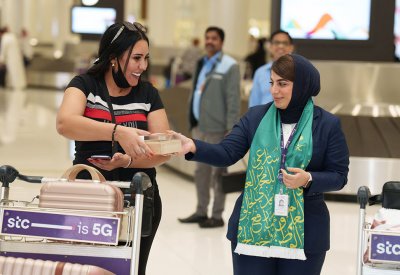 بالصور: مطار البحرين الدولي يحتفي باليوم الوطني السعودي الـ92