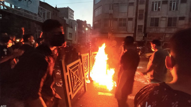الجيش الإيراني يلحق بالحرس الثوري.. ويعلق على الاحتجاجات