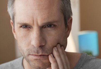 بعضها غير متوقع .. عوامل مختلفة قد تجعل أسنانك حساسة