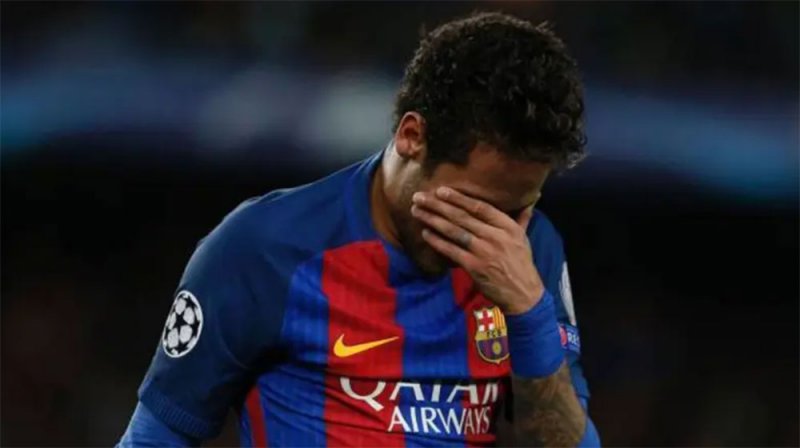 التسريبات تتواصل.. نيمار بكى كثيرًا قبل الرحيل من برشلونة