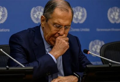 على خطى بوتين.. لافروف يلوح بالنووي لحماية شرق أوكرانيا