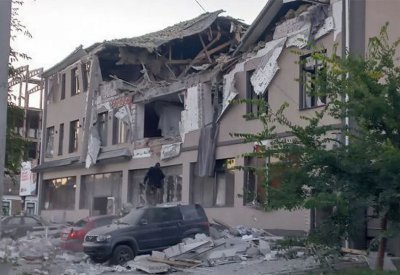 بينهما مسؤول مؤيد لموسكو.. قتيلان بقصف أوكراني على فندق