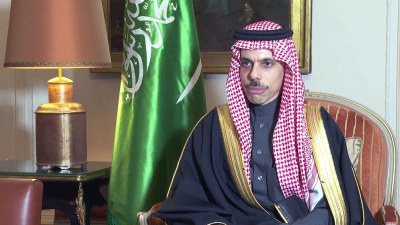 وزير الخارجية السعودي يدعو إيران للوفاء بالتزاماتها النووية