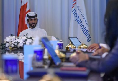 ناصر بن حمد يطلع على الخطط التحولية لعدد من المشاريع الإستراتيجية للشركة