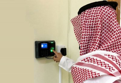 دوام موظفي الحكومة الأحد المقبل بـ"البصمة"