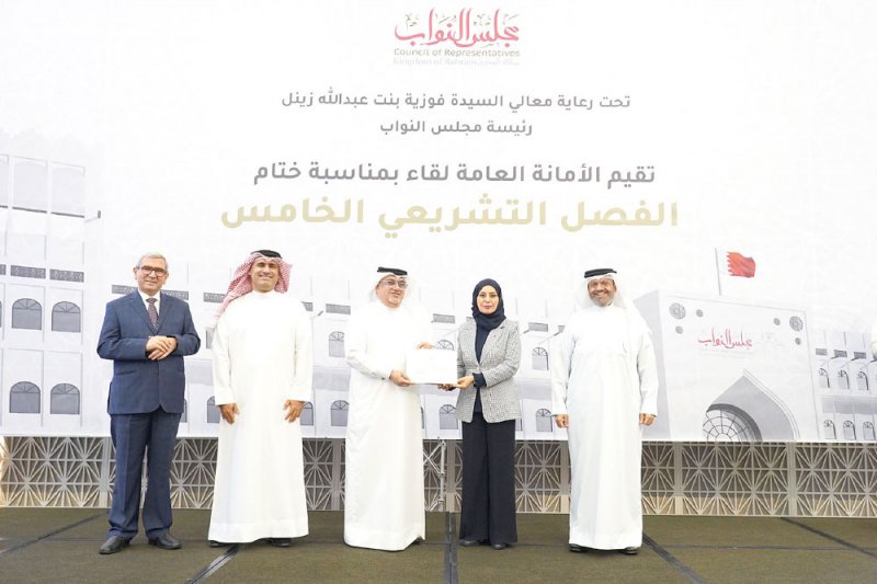 تكريم موظفي “أمانة المجلس” تقديرًا لجهودهم في مساندة النواب