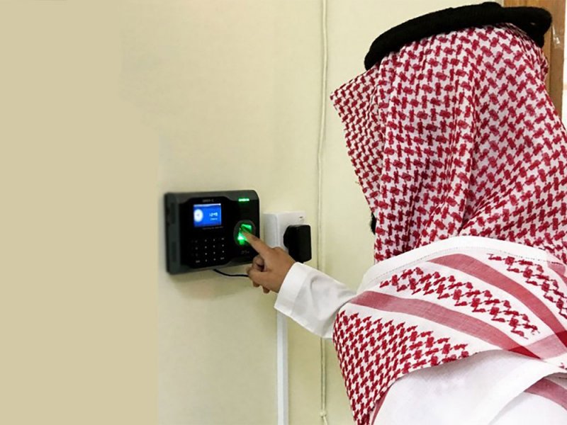 دوام موظفي الحكومة الأحد المقبل بـ"البصمة"